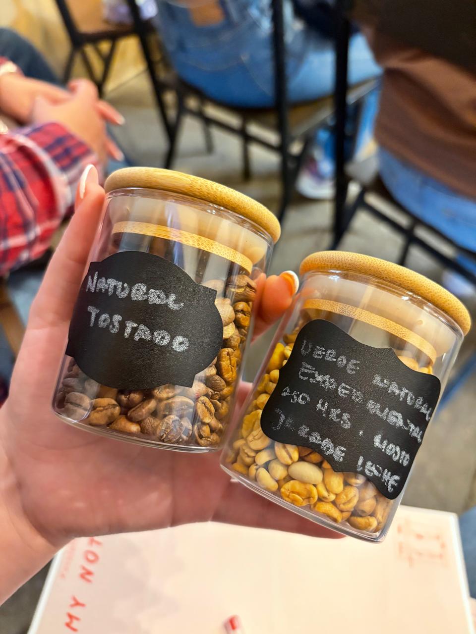 Muestras de café verde durante una sesión de formación